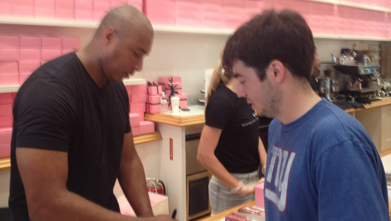 Illustration for article titled Bernie Williams Was Selling Some Cupcakes In Our Neighborhood, So We Stopped By And Said Hello